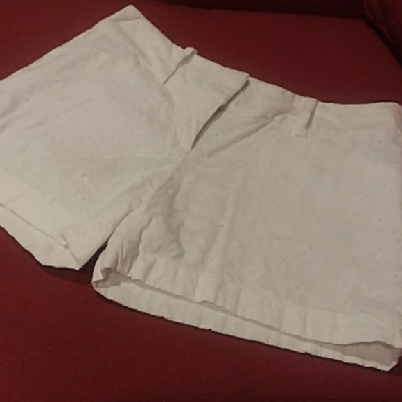 Ann Taylor Factory Pants - Ann Taylor signature size 2 white eyelet shorts